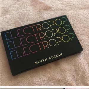 Kevyn Aucoin electropop palette